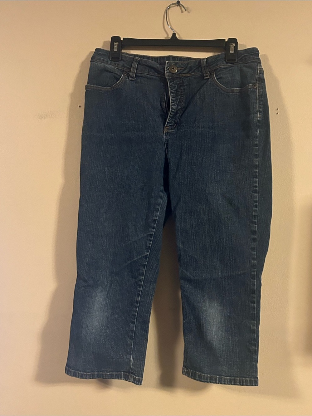 St. John’s Bay Women’s Size 12 Capri Jeans Medium Wash
